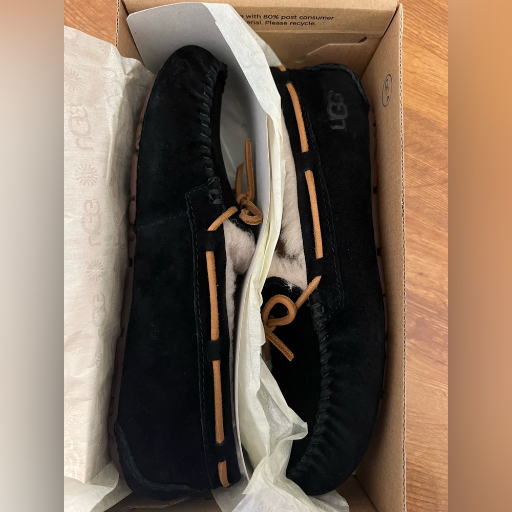 🚨NEW UGG Women’s Black and Brown Loafers🚨